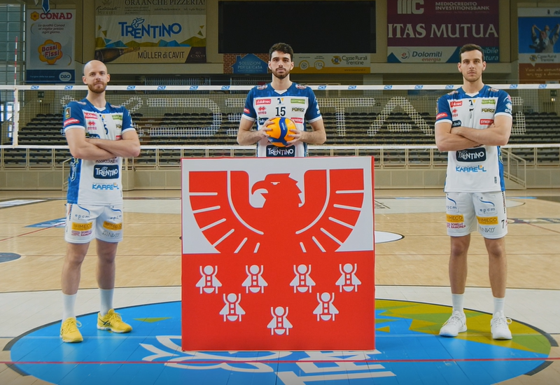 3 giocatori del Trentino Volley con davanti il logo Sparkasse