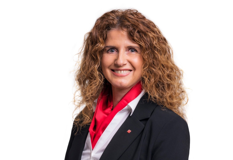 Astrid Mair è la nuova direttrice della filiale della Cassa di Risparmio sul Renon