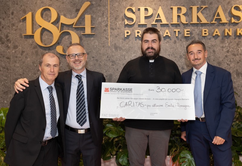 Conclusasi con successo la raccolta fondi tramite bancomat Sparkasse a sostegno degli aiuti Caritas: 30.000 euro per le pe...