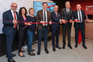 Sparkasse ha inaugurato la filiale flagship completamente rinnovata nel centro storico della città di Trento