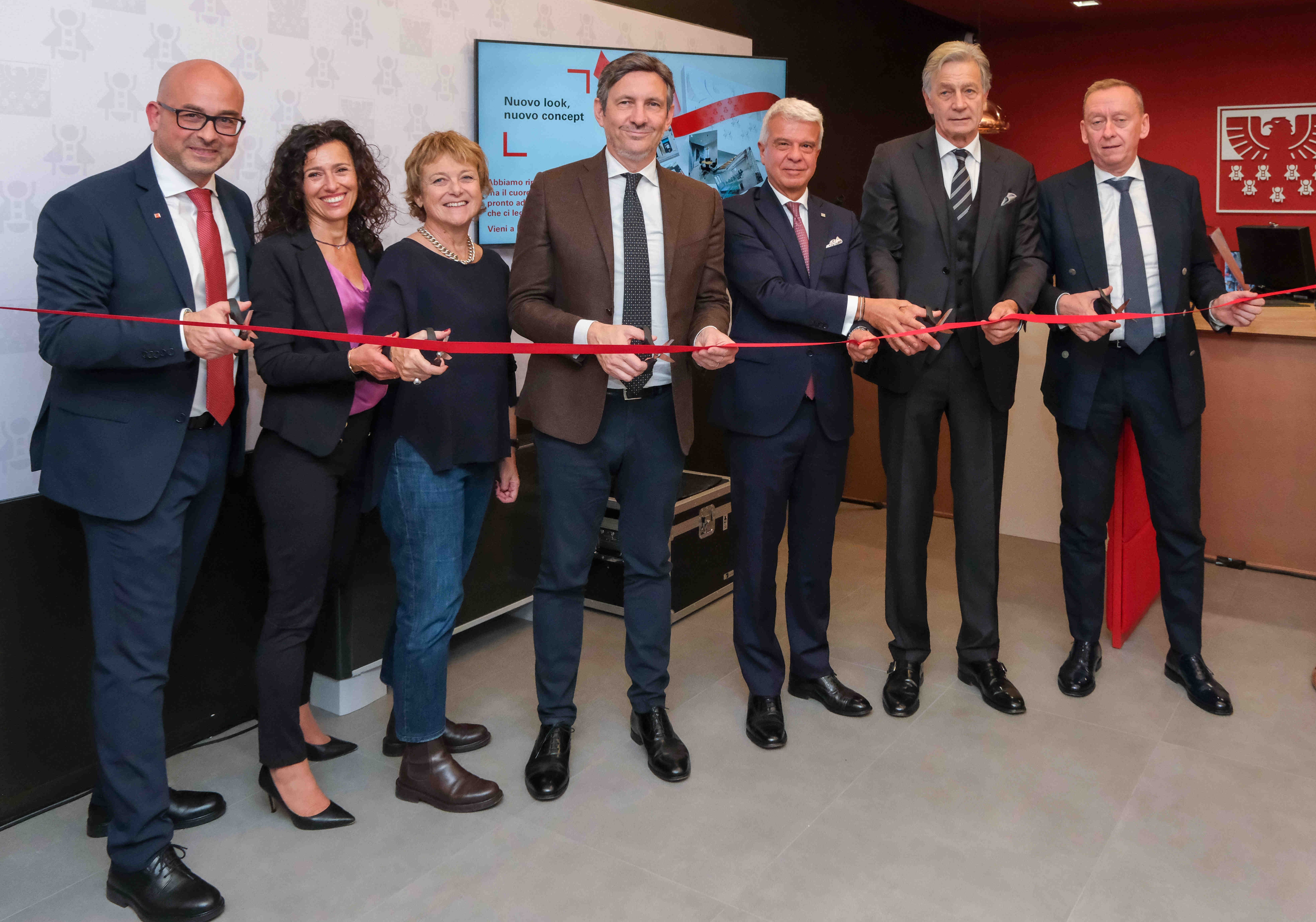 Sparkasse ha inaugurato la filiale flagship completamente rinnovata nel centro storico della città di Trento