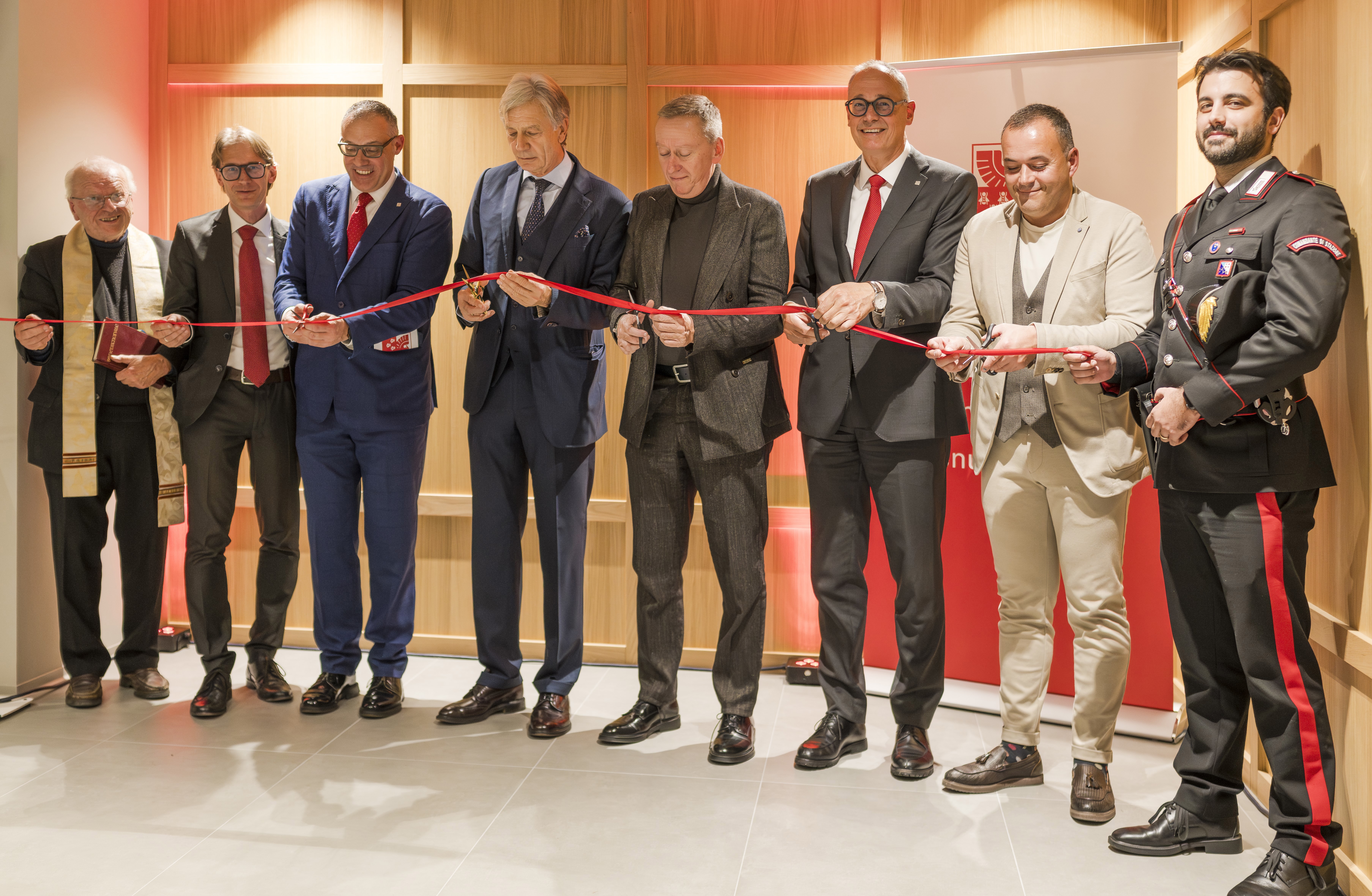 Inaugurata la rinnovata filiale Cassa di Risparmio a Laces in Val Venosta