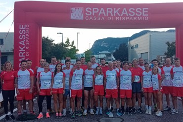 Una squadra forte di ben 44 colleghe e colleghi che hanno ottenuto molti successi alla Corsa aziendale dell'Alto Adige