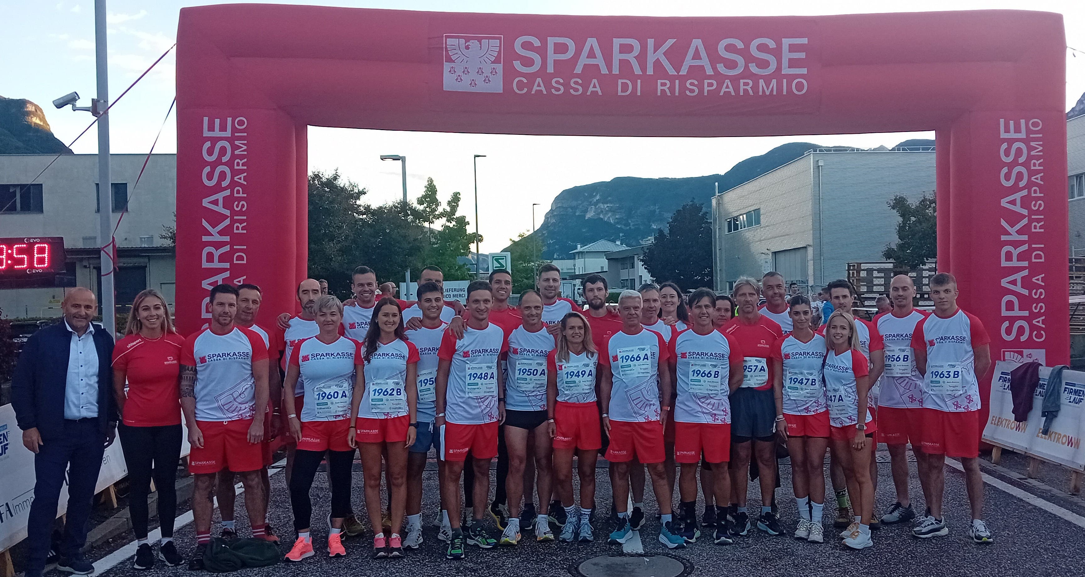 Una squadra forte di ben 44 colleghe e colleghi che hanno ottenuto molti successi alla Corsa aziendale dell'Alto Adige