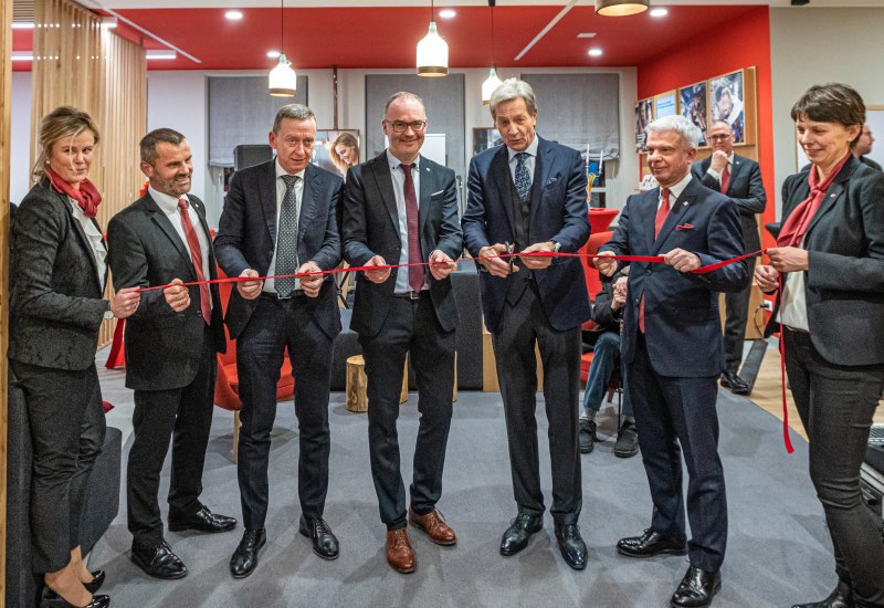 La Sparkasse a Ortisei in una filiale completamente rinnovata – la banca punta su consulenza innovativa e digitalizzazione...