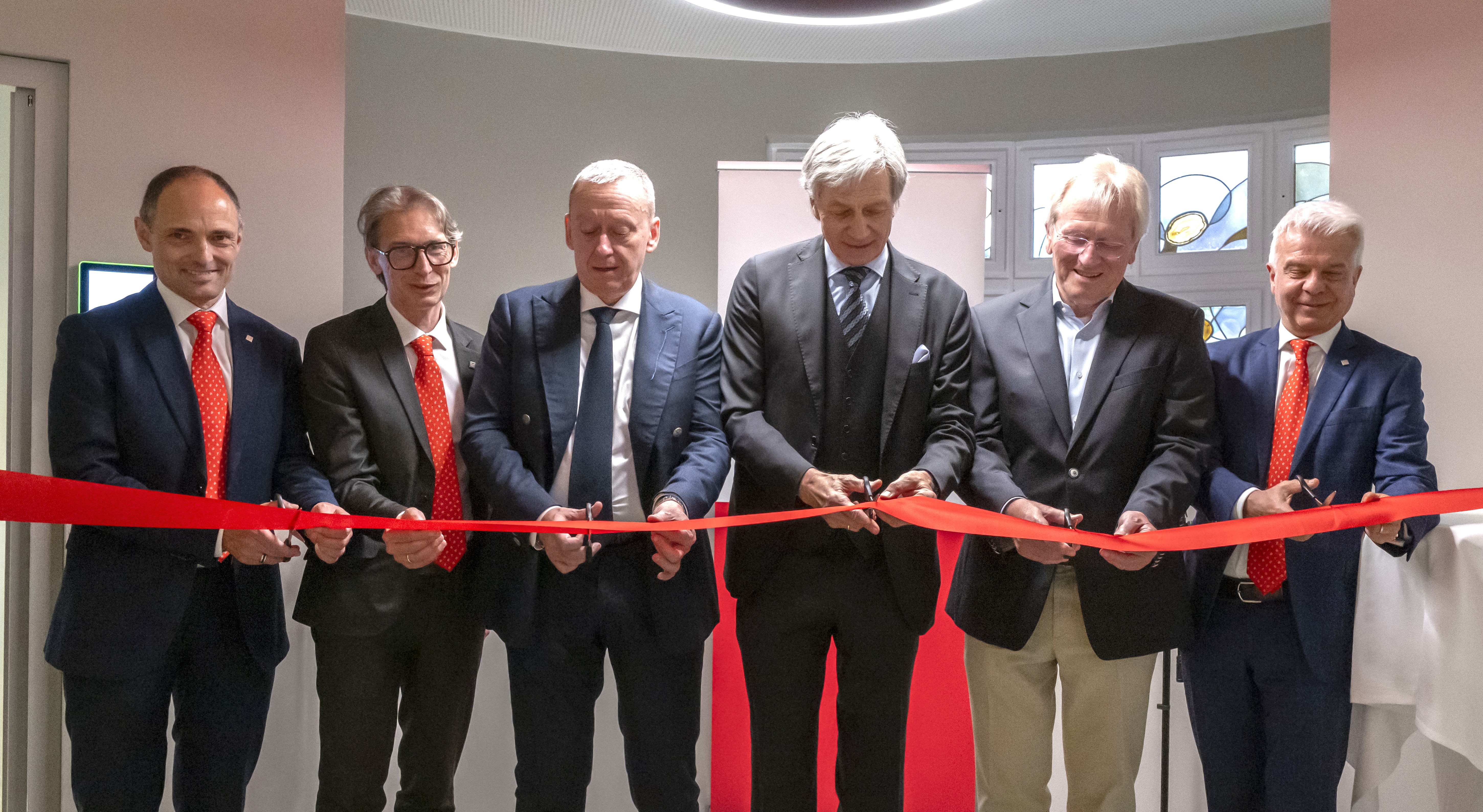 Presenti all’inaugurazione, i vertici della Cassa di Risparmio