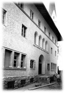 un’immagine storica della sede a Silandro.