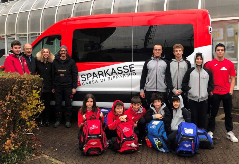 Bolzano Nuoto: nuovo pulmino per il 90° compleanno