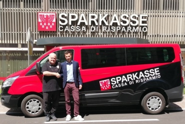 Nuovo pullmino per il settore giovanile di Pallacanestro Bolzano