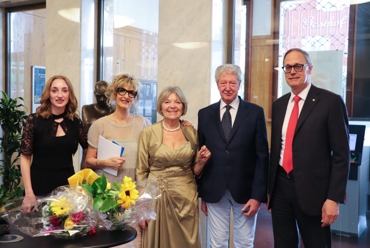Il ciclo della vita: Acquerelli e sculture di Sieglinde Tatz Borgogno presso la filiale di Piazza Walther