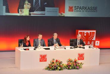 Cassa di Risparmio: gli Azionisti approvano bilancio 2014 La Fondazione interviene effettuando un primo versamento in acco...