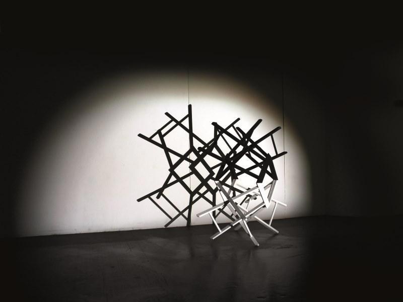 Inaugurata la mostra artistica Carispa dedicata a luce e ombra presso la Casa della Pesa a Bolzano