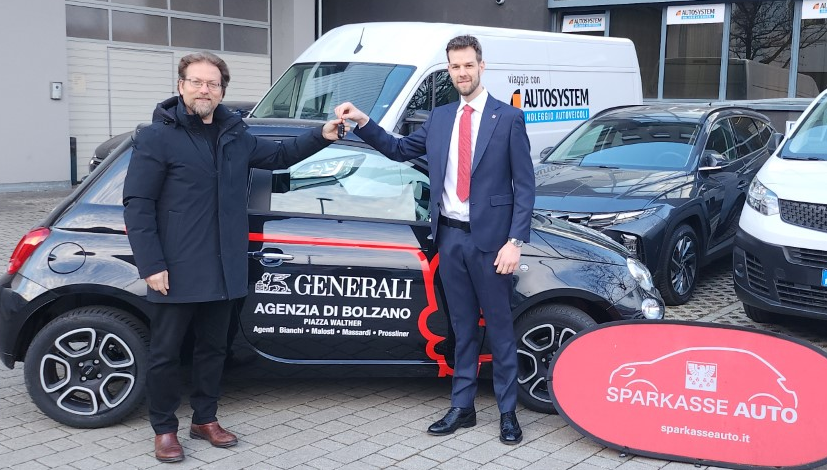 A favore dell’ambiente: consegna di un’auto ibrida con la formula di noleggio a lungo termine