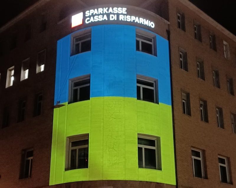 Guerra in Ucraina: donare 1€ a ogni prelievo presso i bancomat Sparkasse a sostegno degli aiuti Caritas