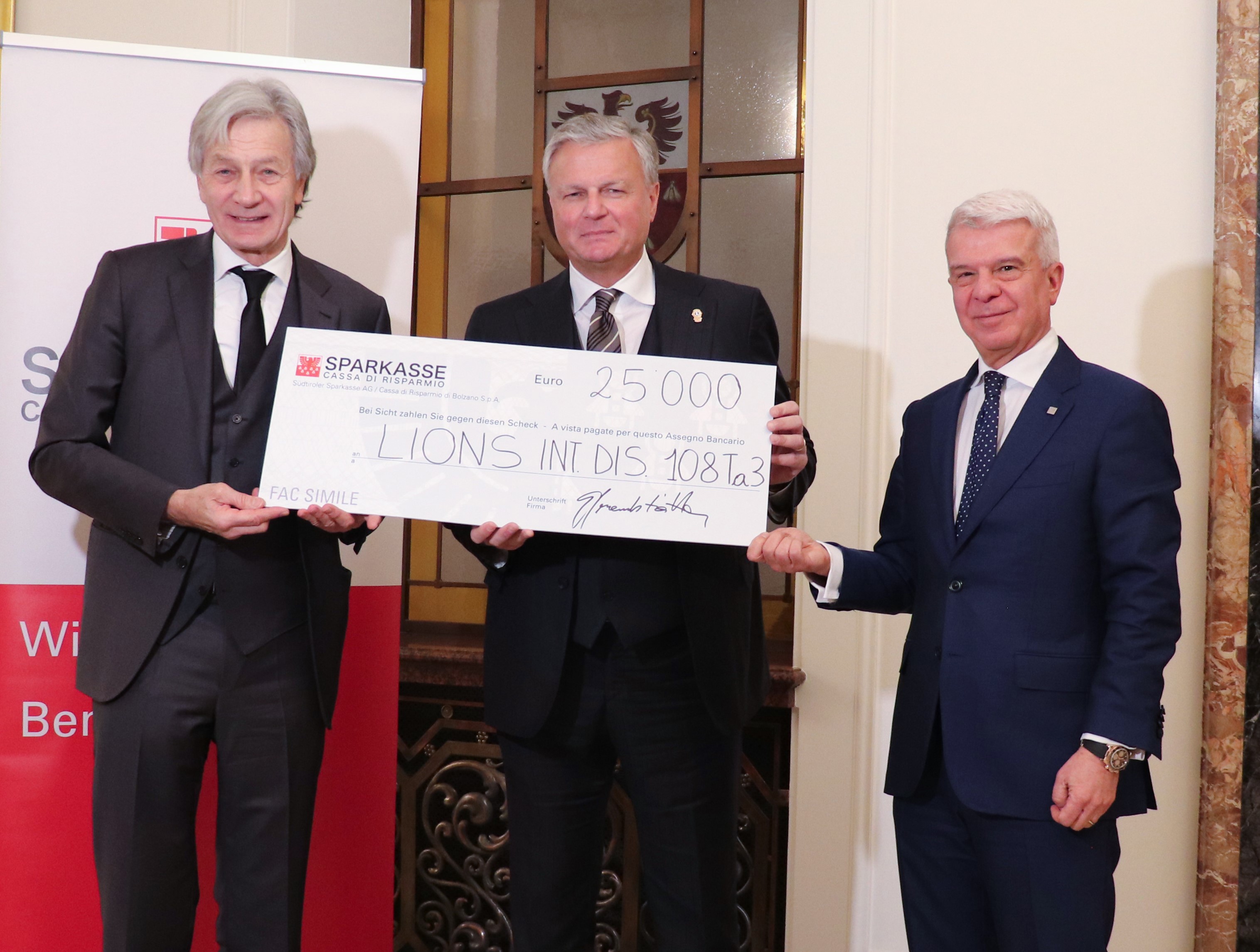 Conclusasi con successo l’azione “Cani guida per non vedenti” di Sparkasse e Lions International