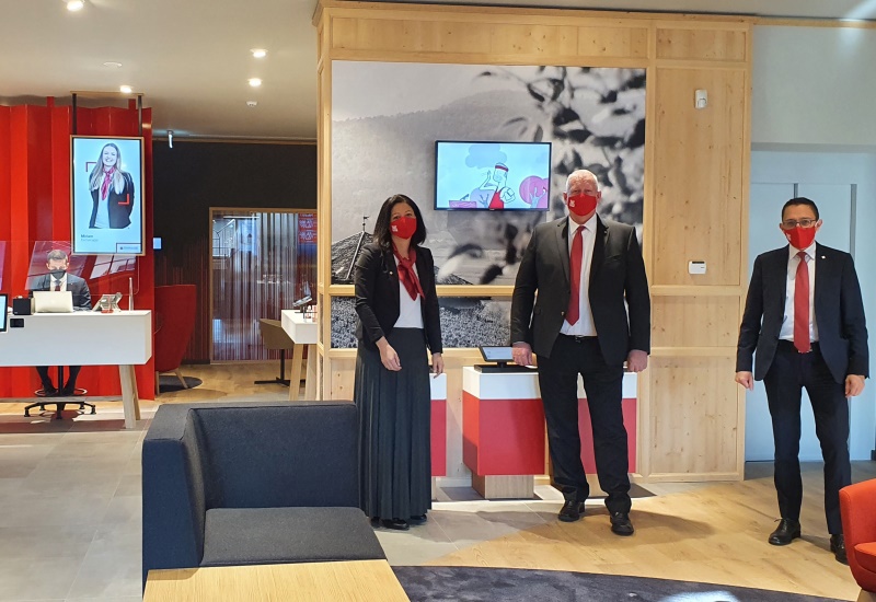 Innovativa filiale della Cassa di Risparmio ad Appiano