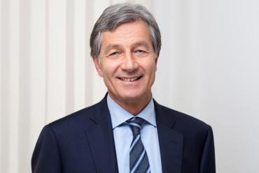 Cassa di Risparmio di Bolzano: Importanti riconoscimenti per il Presidente Gerhard Brandstätter