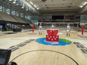 3 giocatori del Trentino Volley con davanti il logo Sparkasse