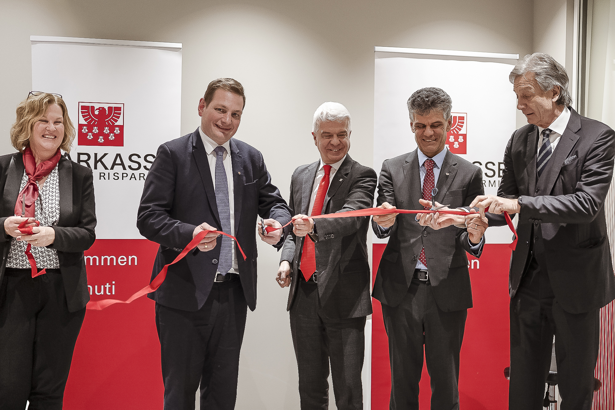 Inaugurata la rinnovata filiale Cassa di Risparmio a Lana